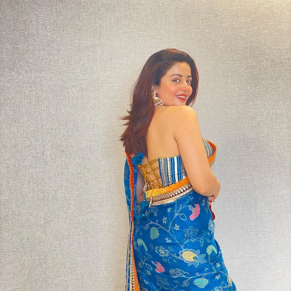 nehha pendse backless saree actress may i come in madam