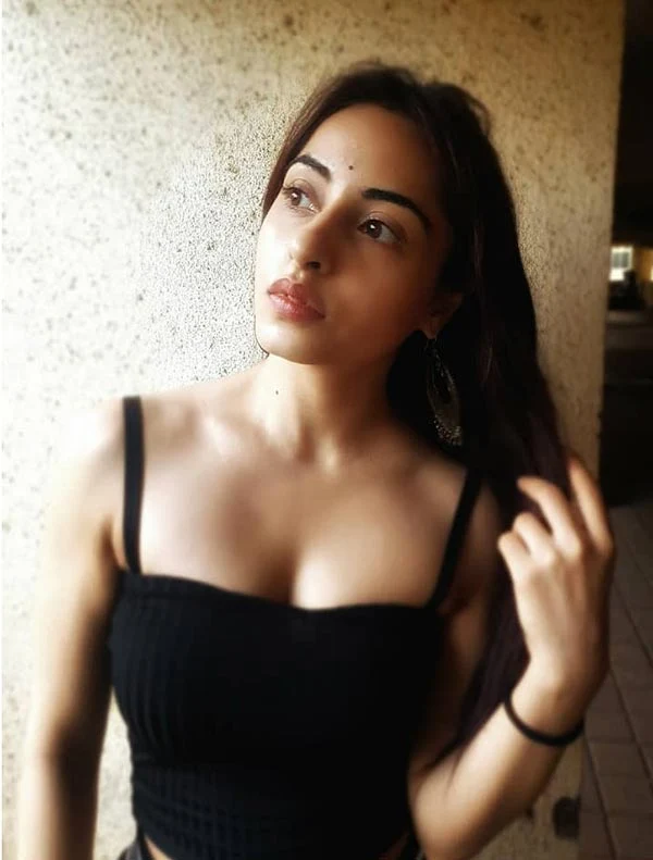 Niyati Fatnani hot actress nazar