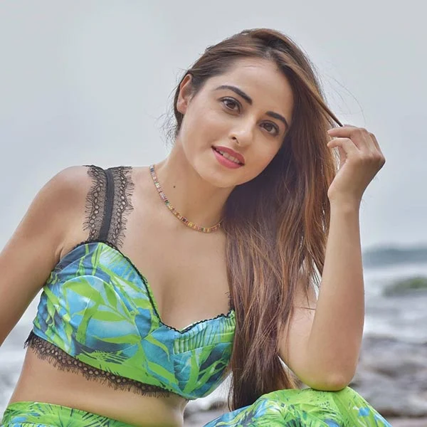 Niyati Fatnani hot actress nazar