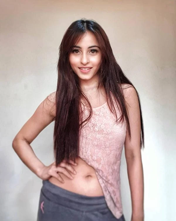 Niyati Fatnani navel saree hot actress nazar