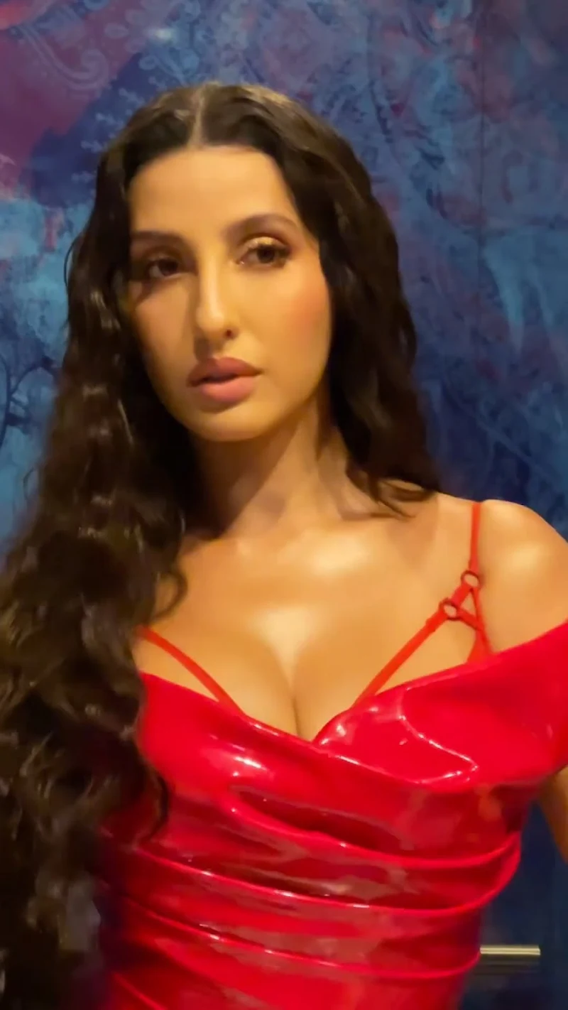 Nora Fatehi curvy red latex dress iifa