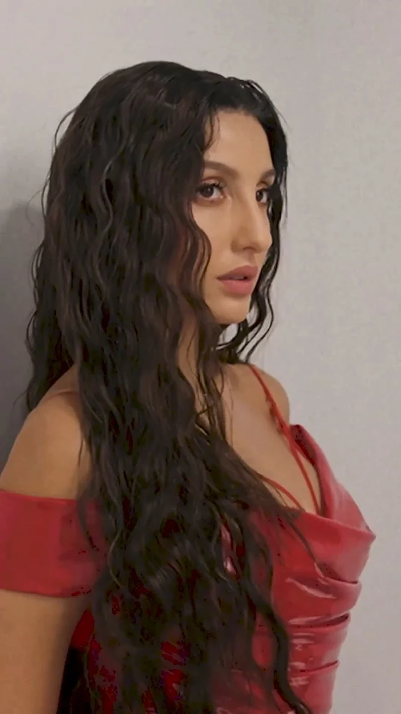 Nora Fatehi curvy red latex dress iifa