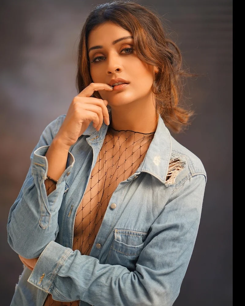 payal rajput without bra hot south actress