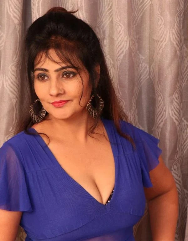 Pihu Jaiswal hot web series bidaai ullu pooja sinha cleavage