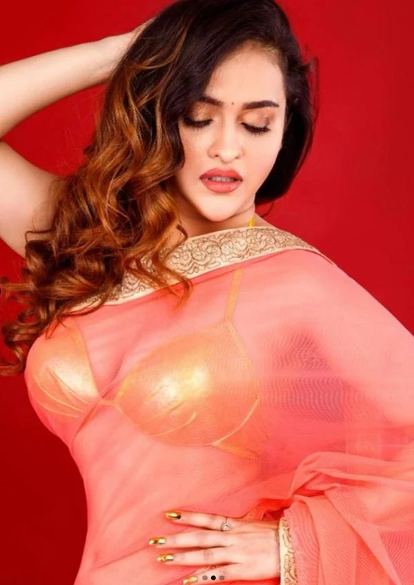 Prajakta Dusane bra saree hot curvy actress ullu gaachi