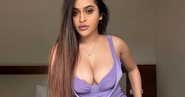 prajakta dusane cleavage busty indian ullu actress