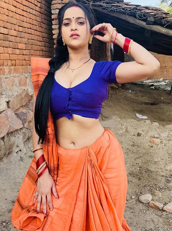 Prajakta Dusane saree hot curvy actress ullu app