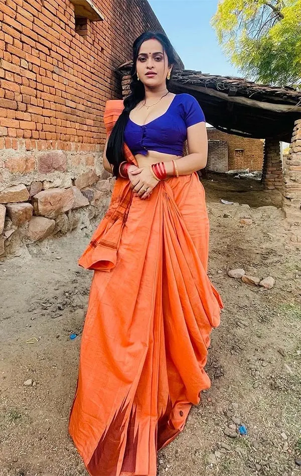 Prajakta Dusane saree hot curvy actress ullu app