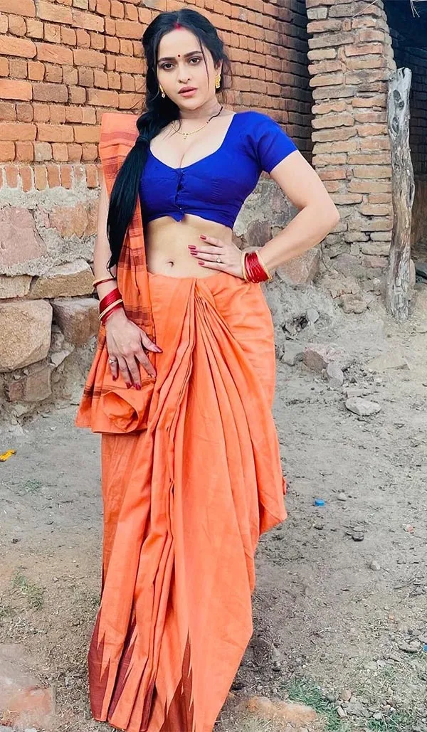 Prajakta Dusane saree hot curvy actress ullu app