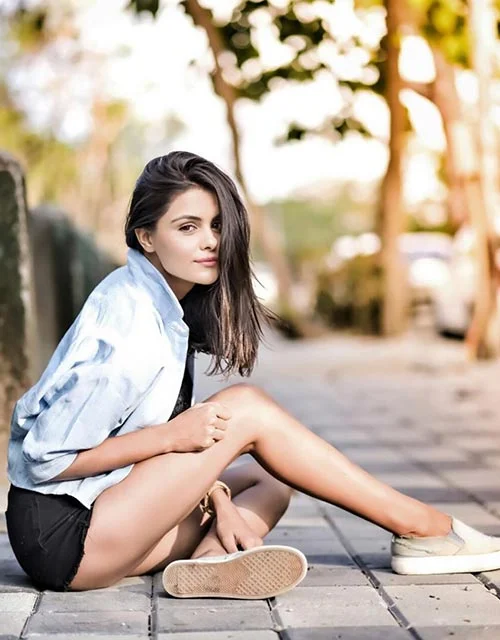 Priyanka Chahar Choudhary sexy legs hot actress