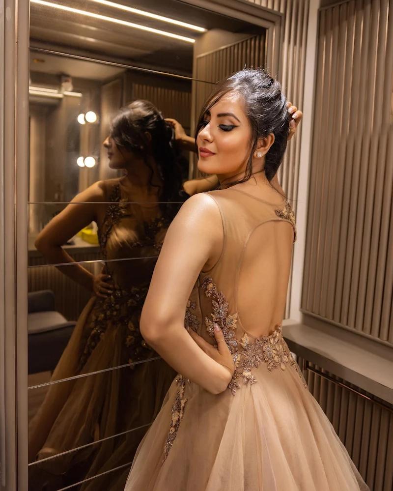 Puja Banerjee backless dress hot curvy actress