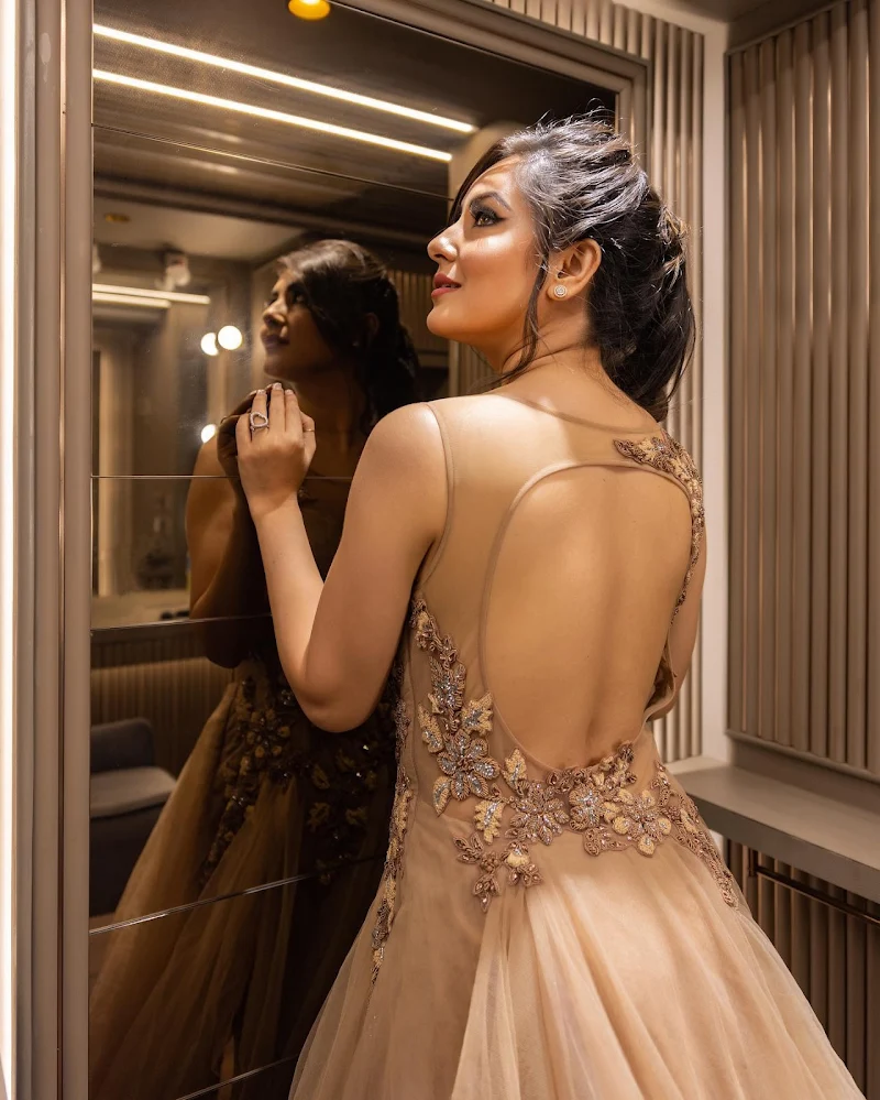 Puja Banerjee backless dress hot curvy actress