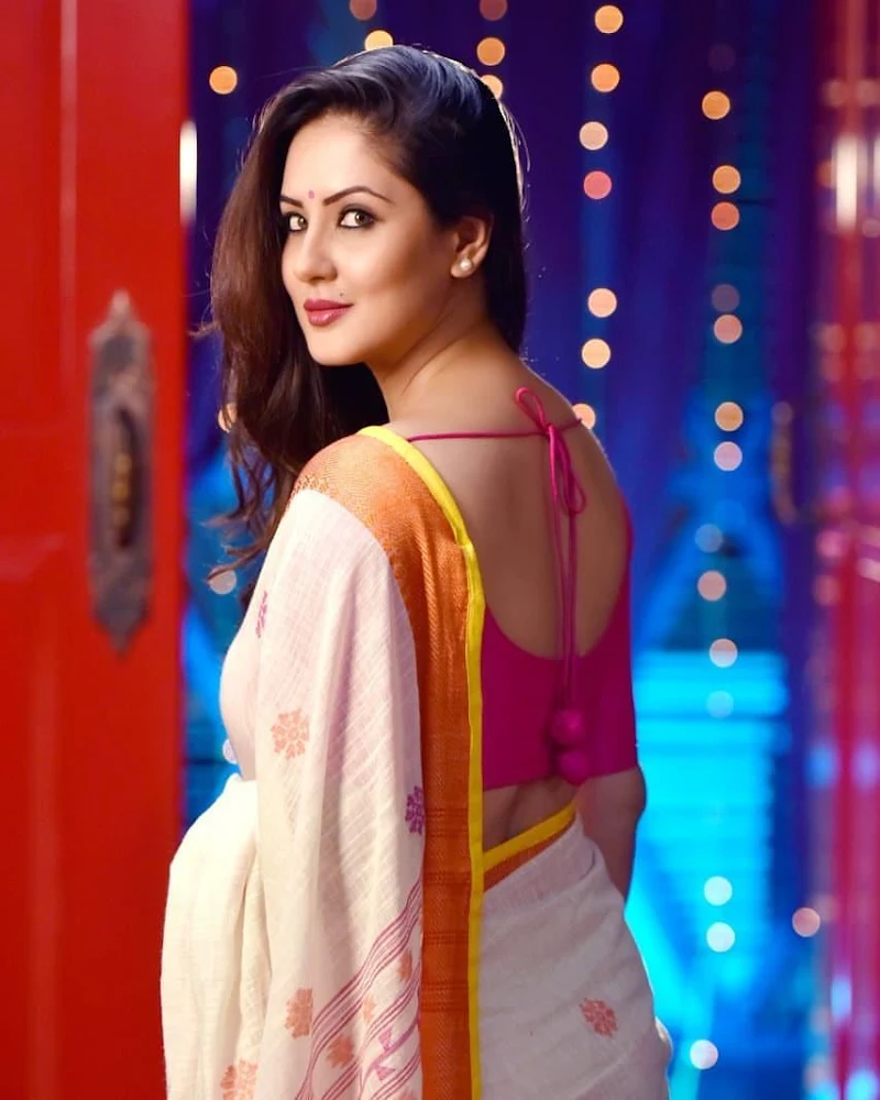 puja banerjee backless saree hot tv bengali actress