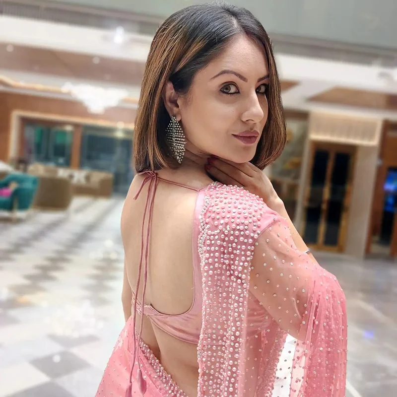 puja banerjee backless saree hot tv bengali actress