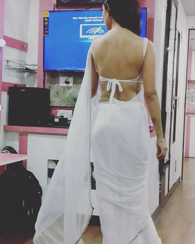 puja banerjee backless white saree hot tv bengali actress