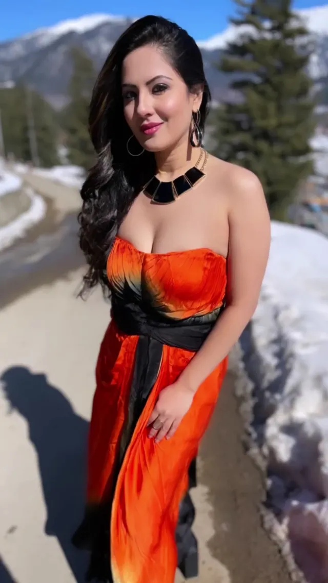 Puja Banerjee cleavage off shoulder dress indian tv actress