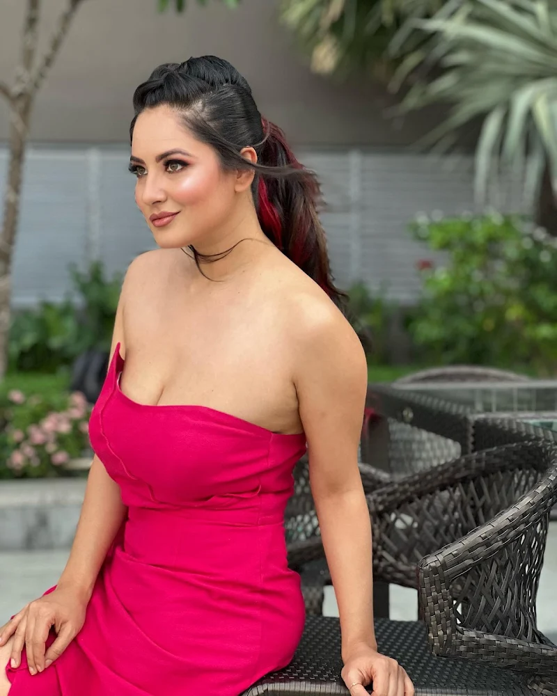 Puja Banerjee cleavgae pink off shoulder dress