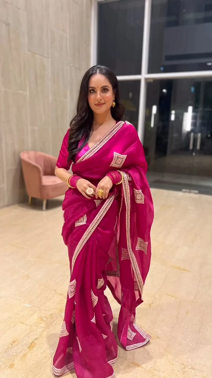 puja banerjee pink saree hot curvy actress