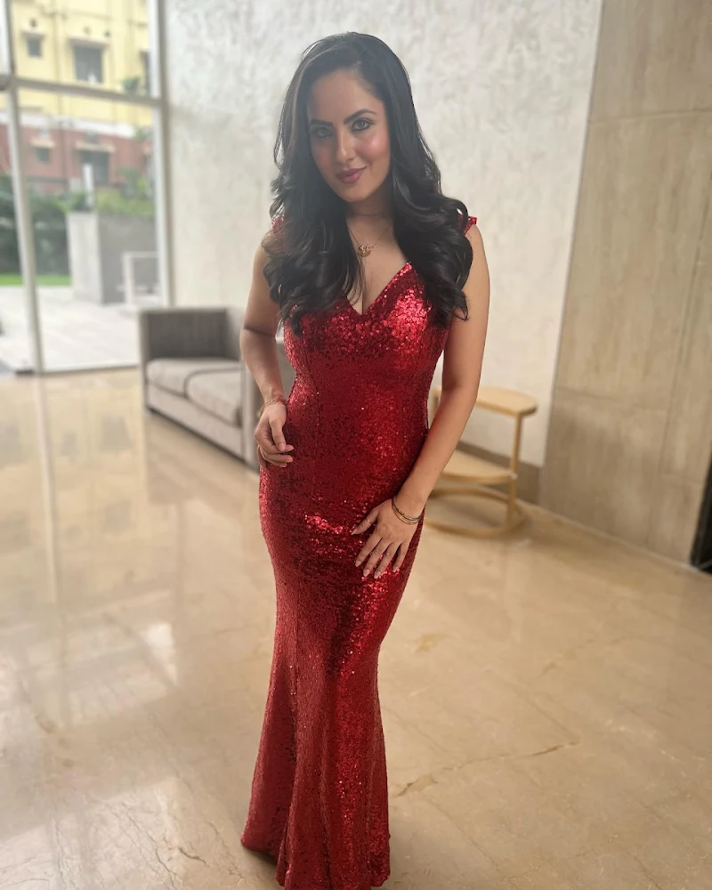 puja banerjee red shimmery dress cleavage curvy