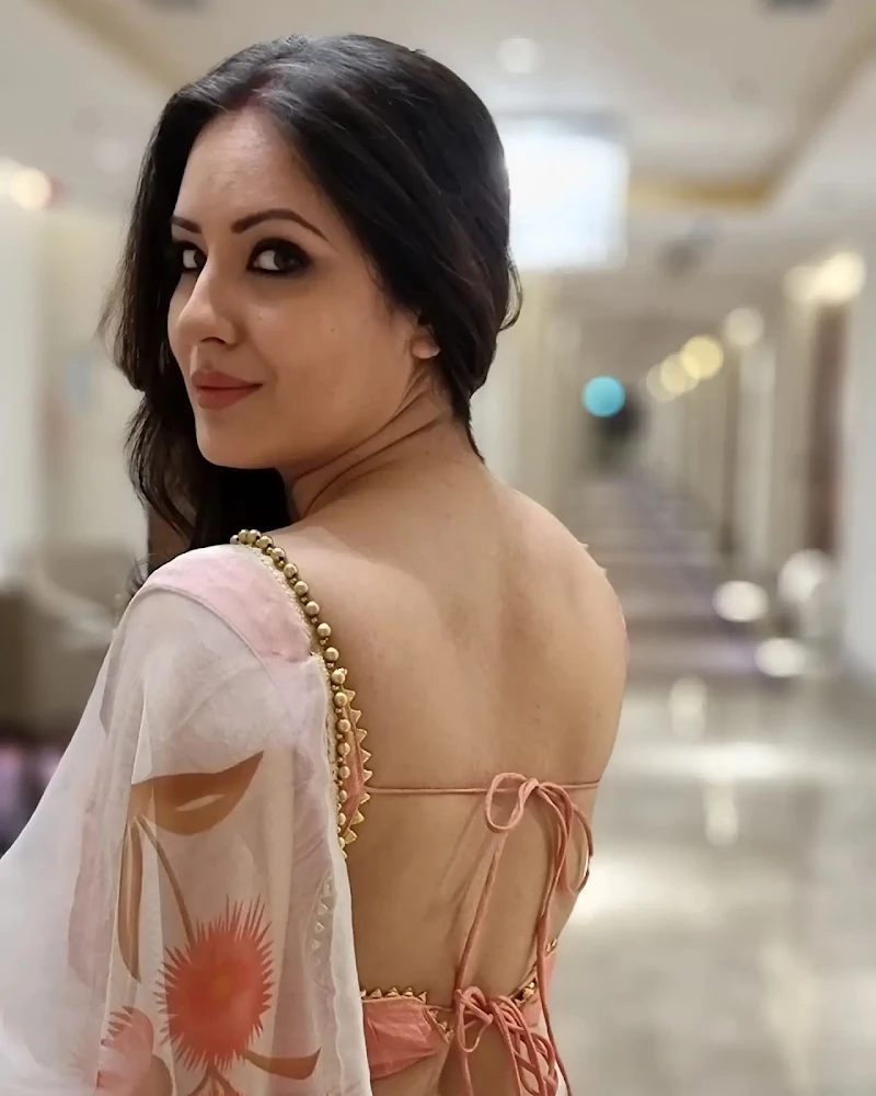 puja banerjee sexy back saree hot tv bengali actress