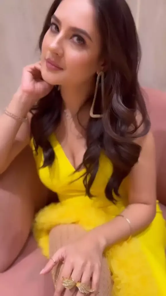 puja banerjee yellow dress legs cleavage