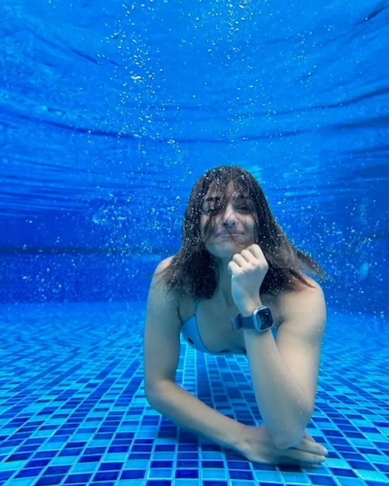 Radhika Apte bikini underwater bollywood actress