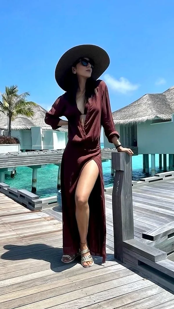 rakul high slit beachwear sexy legs