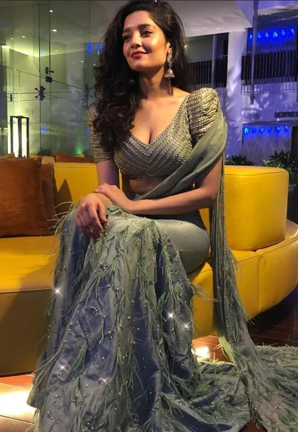 ritika singh saree curvy indian actress