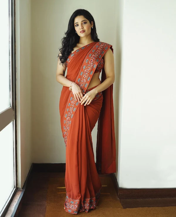 ritika singh saree curvy indian actress