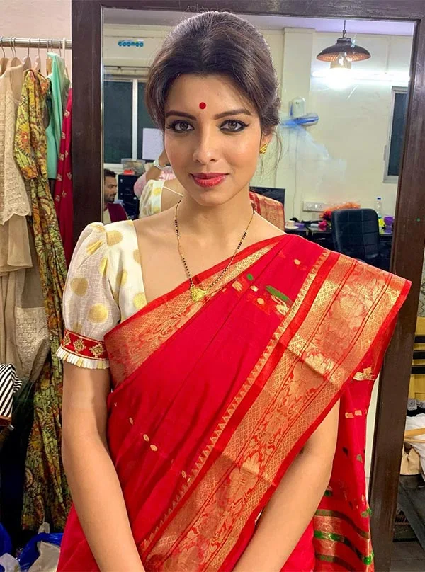 Riya Deepsi saree Mombian actress