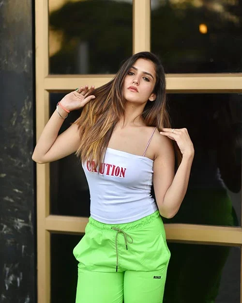 Riya Kishanchandani hot actress model Splitsvilla 13