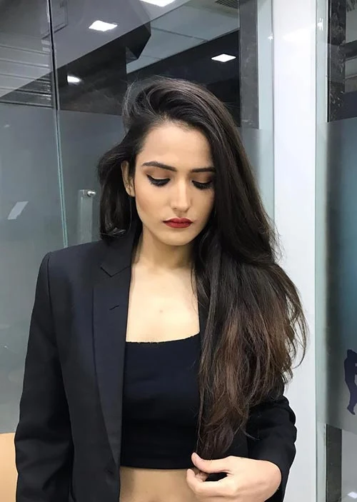 Riya Kishanchandani hot actress model Splitsvilla 13