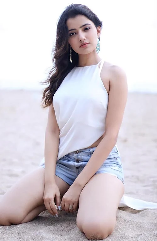 Rukshar Dhillon actress Ashoka Vanamlo Arjuna Kalyanam