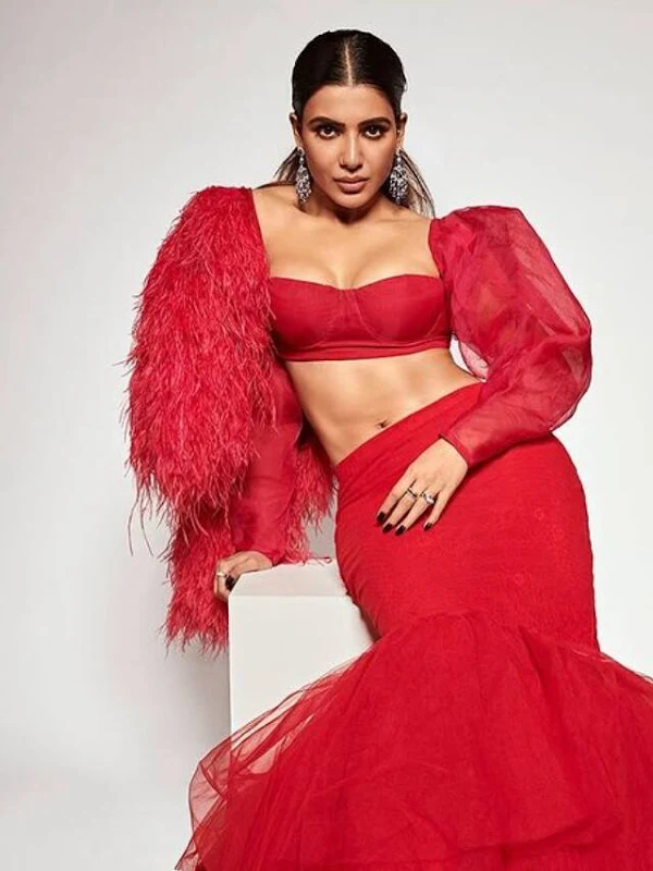 samantha red outfit navel abs cleavage