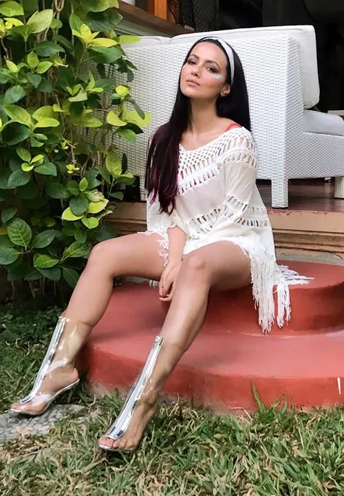 Sana Khan sexy legs hot actress