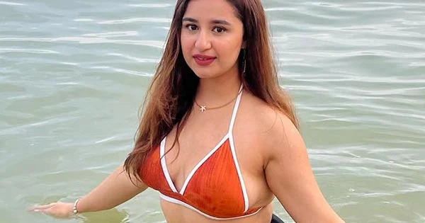 Sanaya Pithawalla’s fine curvy figure in this bikini sets social media on fire.