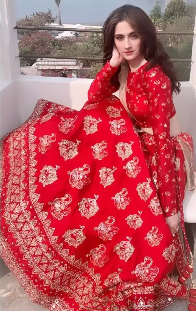 sanjeeda shaikh red lehanga heeramandi actress