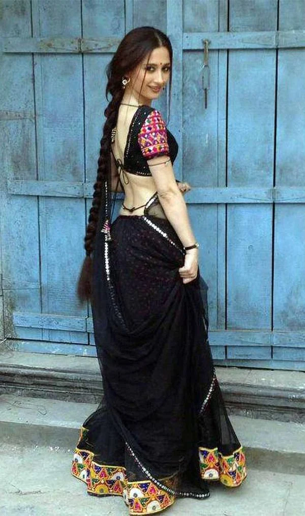 Sanjeeda Shaikh navel slim waist indian outfit