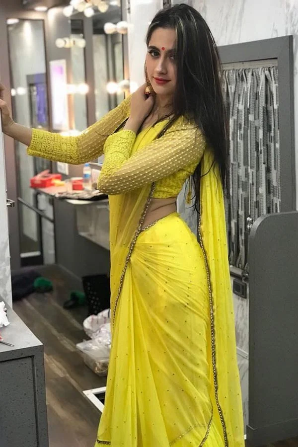 Sanjeeda Shaikh navel slim waist indian outfit