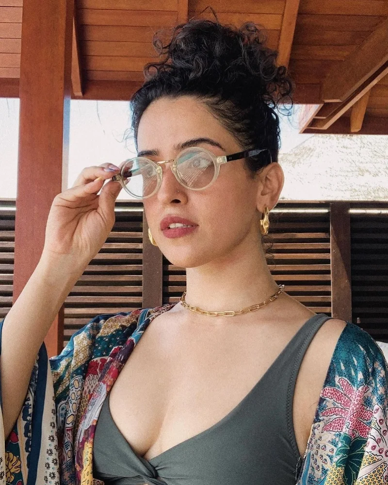 sanya malhotra bikini cleavage