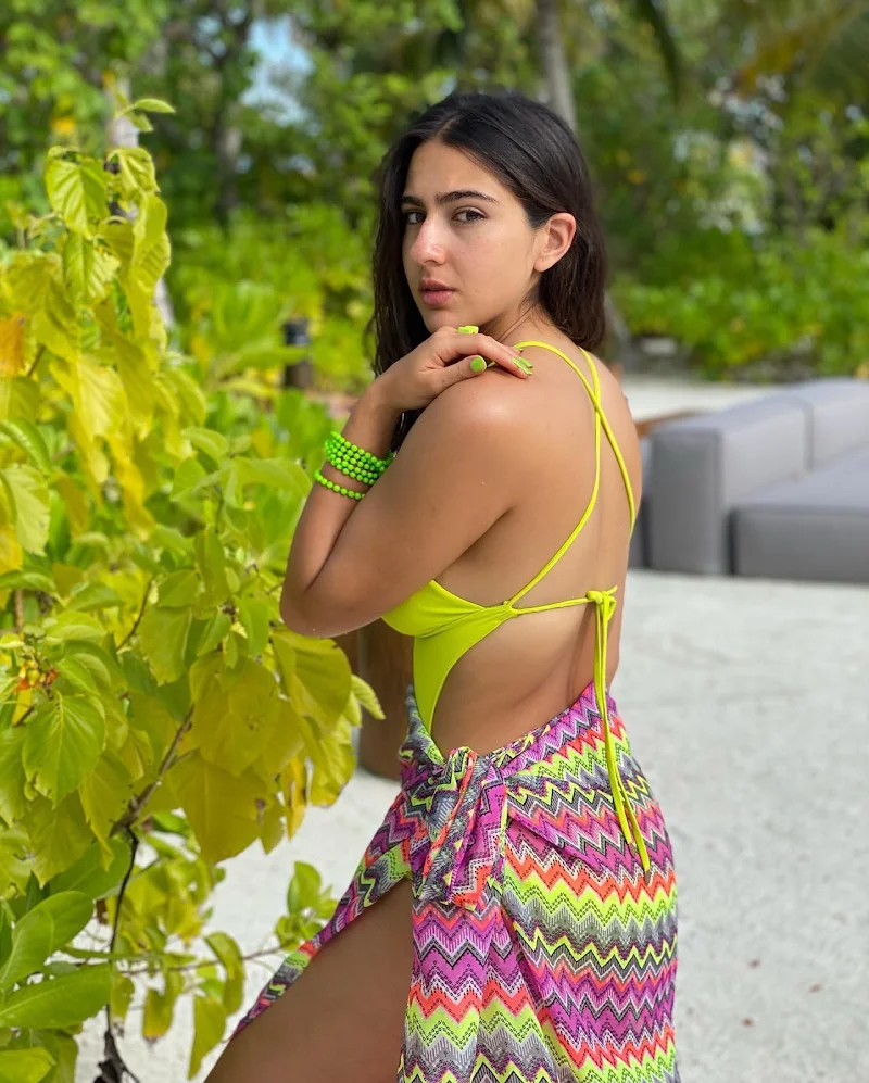 Sara Ali Khan bikini sarong indian actress sexy body