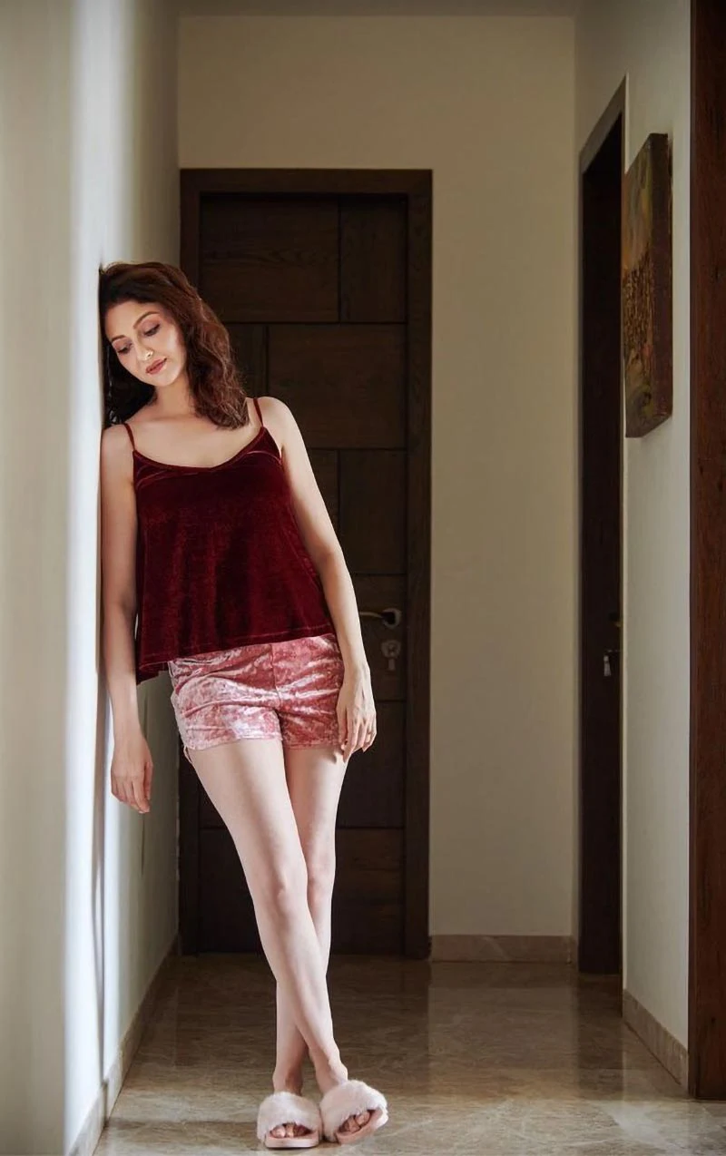 Saumya Tandon sexy legs hot tv actress