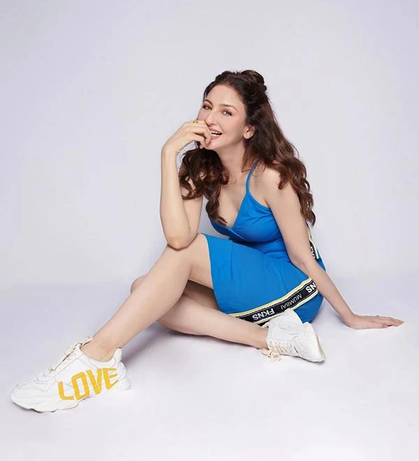 Saumya Tandon sexy legs hot tv actress