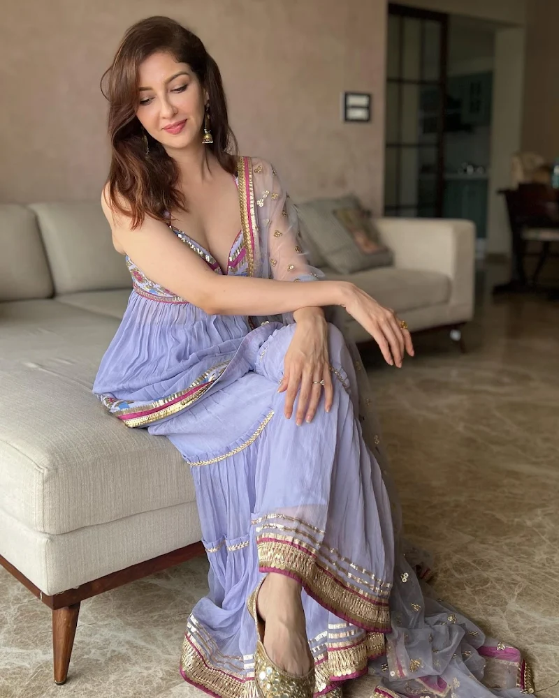 Saumya Tandon stylish hot indian tv actress