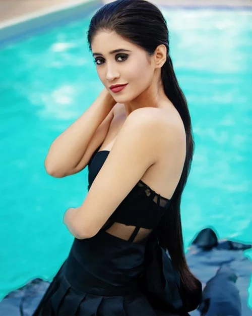 Shivangi Joshi naira hot photos