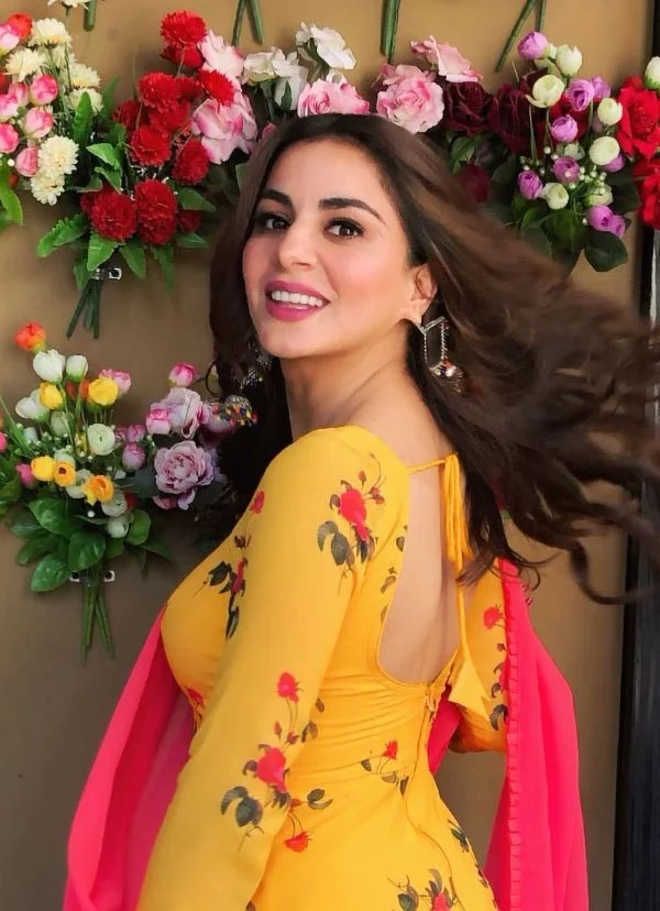 shraddha arya backless suit hot tv actress