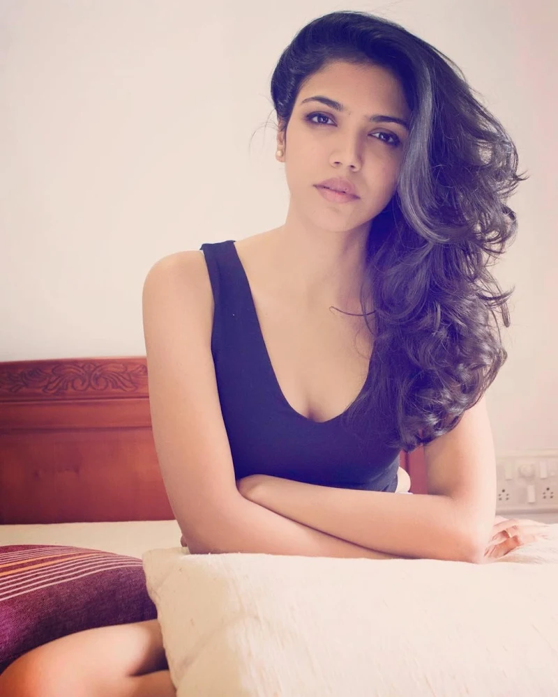 Shriya Pilgaonkar hot photos