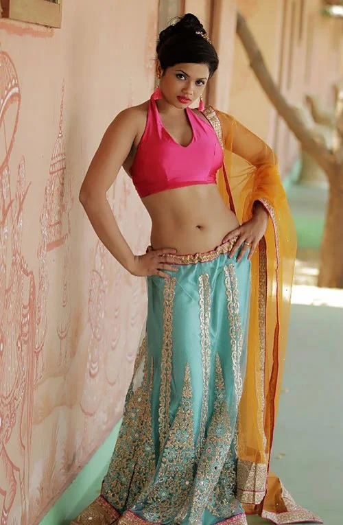 Shrutika Gaokkar navel hot photos