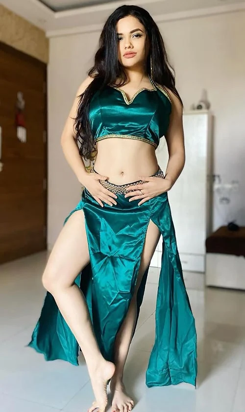 Shrutika Gaokkar navel hot photos