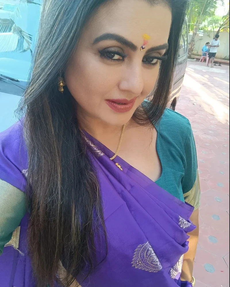 Sona Heiden saree hot south indian curvy actress pachamanga